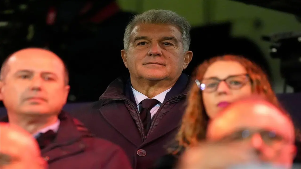 تصريحات نارية من لابورتا تثير الجدل حول مستقبل ألفاريز مع أتلتيكو مدريد